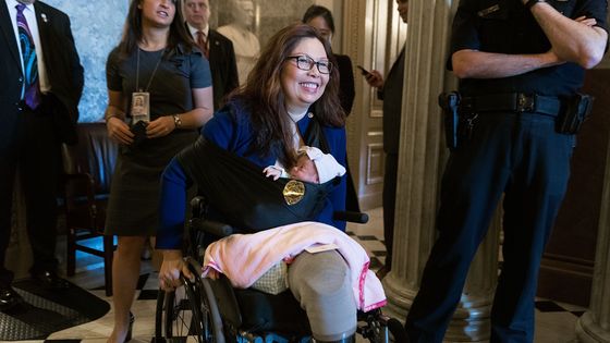 La sénatrice Tammy Duckworth, après son vote le 26/04/2018 ©Getty - C. Somodevilla