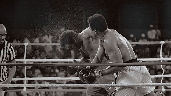 10/29/74-Kinshasa, Zaire: Muhammad Ali smashes a right to the head of George Foreman. ©Getty - Bettmann