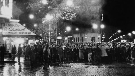 Manifestation du 17 octobre 1961 dans les rues de Paris ©Getty - Gamma-Keystone
