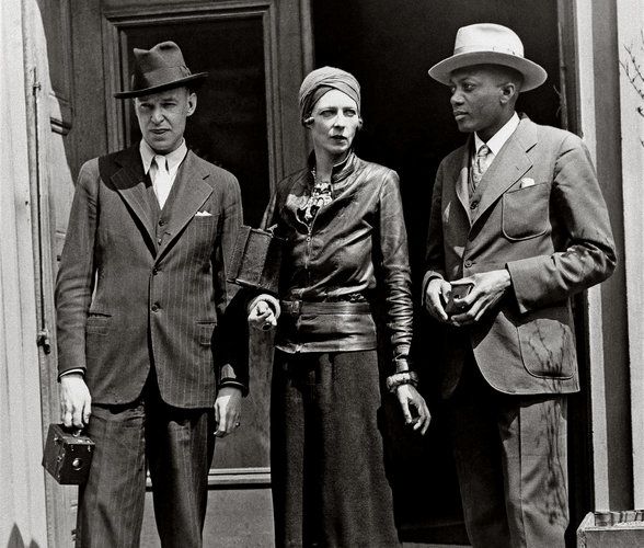 Nancy Cunard avec le peintre John Banting et l'écrivain Taylor Gordon (1932).
