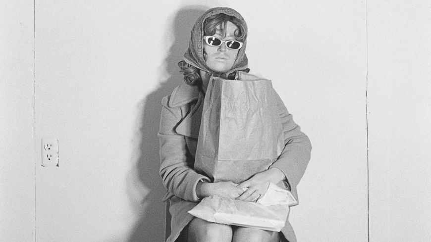 Sherman_BusRiders Cindy Sherman Untitled from the series Bus Riders 1976-2000 gelatin silver print 25,4 x 20,3 cm Pinault Collection