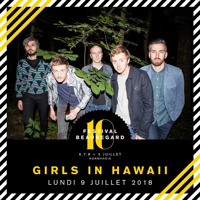 GIRLS IN HAWAII