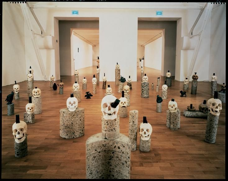 Erik Dietman, L'art mol et raide ou l'épilepsisme-sismographe pour têtes épilées : mini male head coiffée du grand mal laid comme une aide minimale...1985-86. © ADAGP, Paris, 2018