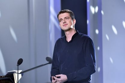 Le chanteur français Philippe Jaroussky se produit lors de l'émission de télévision française "La Grande Librairie - Si on lisait" le 16 novembre 2015 à Paris. Le chanteur français Philippe Jaroussky se produit lors de l'émission de télévision française "La Grande Librairie - Si on lisait" le 16 novembre 2015 à Paris.