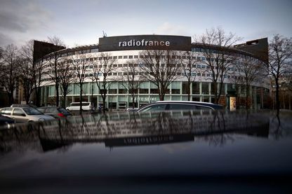 Maison de la radio, vue depuis le pont de Grenelle. Maison de la radio, vue depuis le pont de Grenelle.