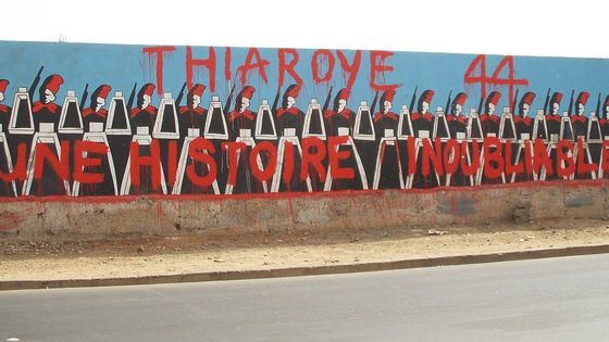 Fresque murale à Dakar commémorant le massacre de Thiaroye en 1944. - Erica Kowal