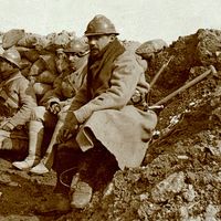 Les éditeurs pendant la première guerre mondiale, faisaient régulièrement publier dans les journaux des appels aux poilus pour qu'ils transmettent leurs photos qui étaient ensuite largement diffusées