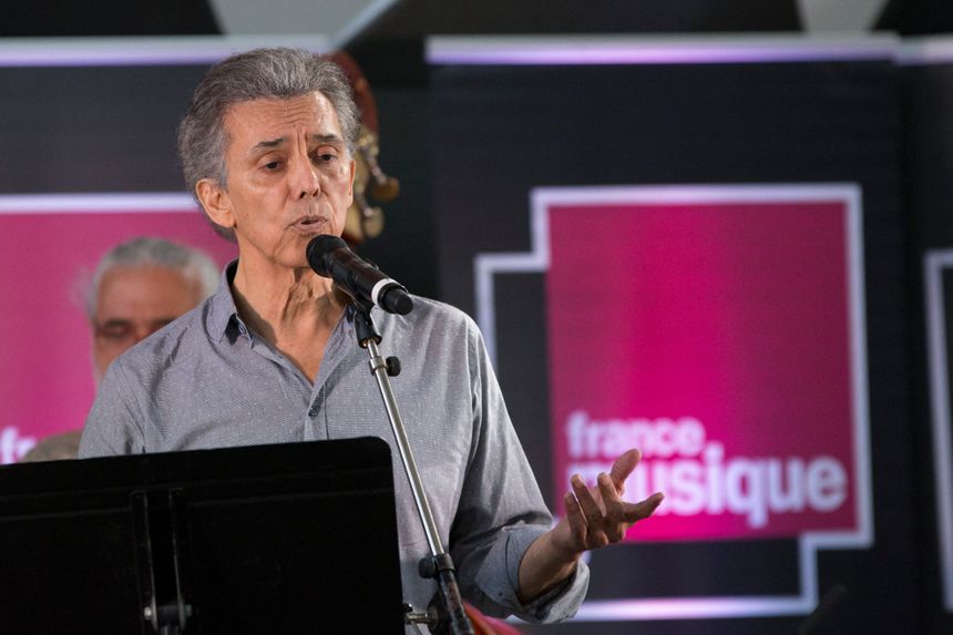 Le chanteur Jairo chante dans Open Jazz à l'occasion de la sortie de son disque Jazziro