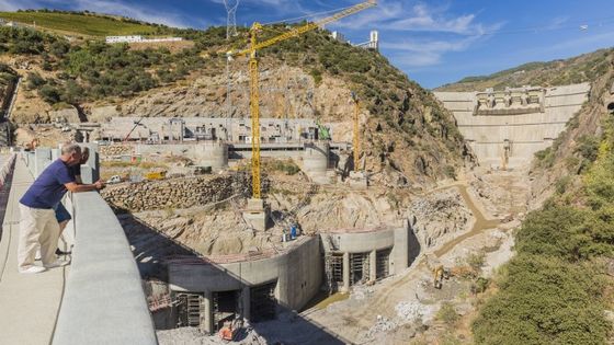 Construction du barrage Foz Tua dans la vallée du Douro au-dessus des vignobles classés au patrimoine mondial de l'humanité de l'Unesco ©AFP - Pierre JACQUES / Hemis