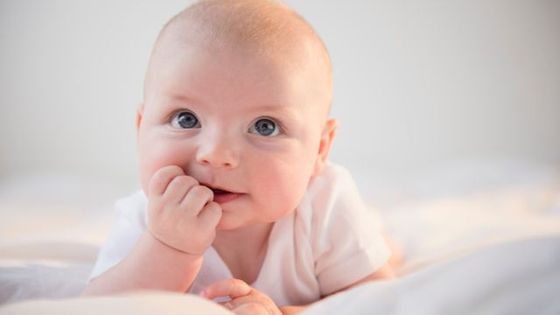 Bébé penseur ©Getty - Tetra Images - Jamie Grill