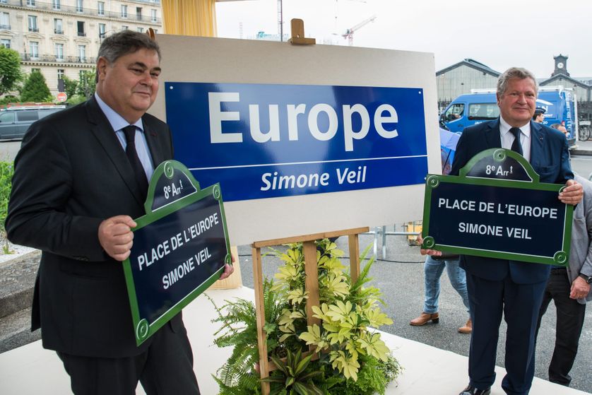 Pierre-François Veil (à gche) et Jean Veil, à Paris, lors de l'inauguration de la place et de la station de métro Europe Simone Veil, le 29 mai 2018
