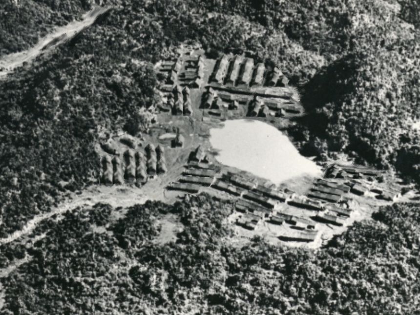 Vue aérienne du Pinnacle, la première communauté Rasta (circa 1953)