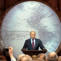 Le président russe Vladimir Poutine, lors d'un discours à la Société russe de géographie à Saint-Pétersbourg (Russie), le 10 avril 2012