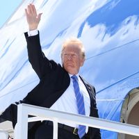 Donald Trump embarque dans Air Force One sur la base aérienne de Bagotville, avant même la fin du G7, pour se rendre à Singapour où il rencontrera le président nord-coréen Kim Jong Un ce mardi 12 juin 2018