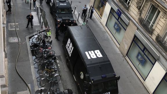 Prise D Otages Dans Le 10e Arrondissement De Paris L Auteur Interpelle Les Otages Sains Et Saufs