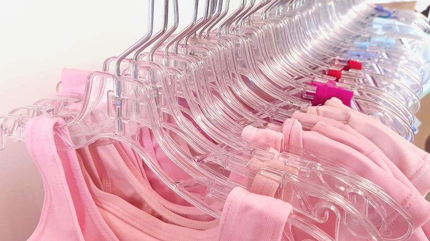 Des cas d’allergies et d’irritations cutanées en lien avec les vêtements ou des chaussures sont régulièrement rapportés aux autorités sanitaires.