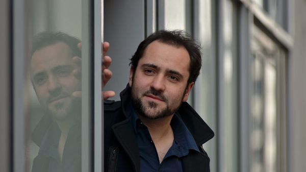 Louis-Noël Bestion de Camboulas dirige l'Ensemble Les Surprises pour l'opéra Issé au Festival de Montpellier