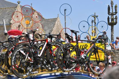 Dans la roue du Tour. Ici Mur-de-Bretagne Guerledan Dans la roue du Tour. Ici Mur-de-Bretagne Guerledan