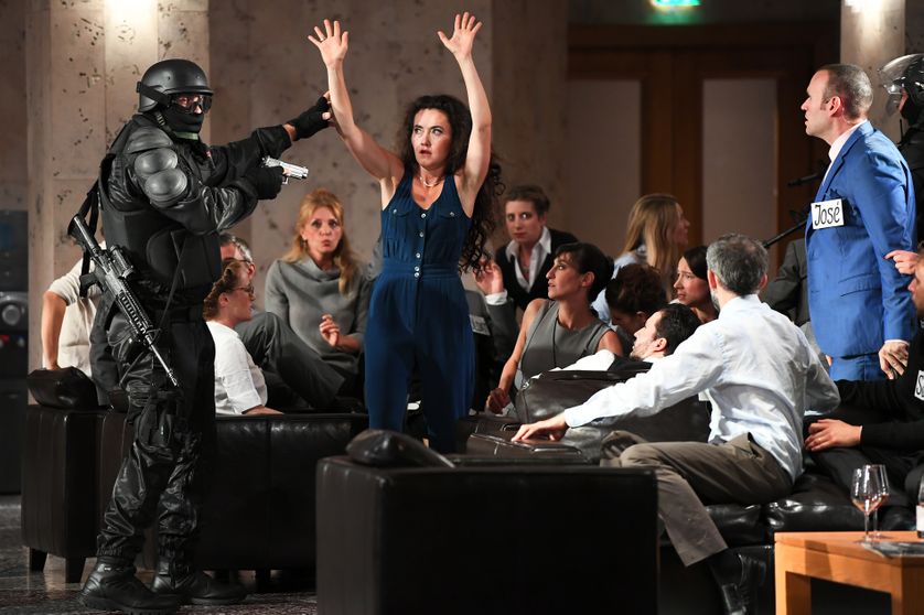 Stephanie d'Oustrac joue Carmen dans l'Opéra eponyme dirigé par le russe Dmitri Tcherniakov à Aix-en-Provence