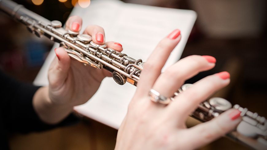 La flûtiste était payée 70 000 dollars de moins que le hautboïste de l'orchestre.
