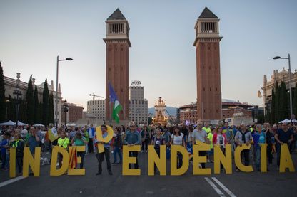Manifestants à Barcelone pour soutenir le vote Oui dans le référendum d'indépendance catalane, le 30 septembre 2017 Manifestants à Barcelone pour soutenir le vote Oui dans le référendum d'indépendance catalane, le 30 septembre 2017