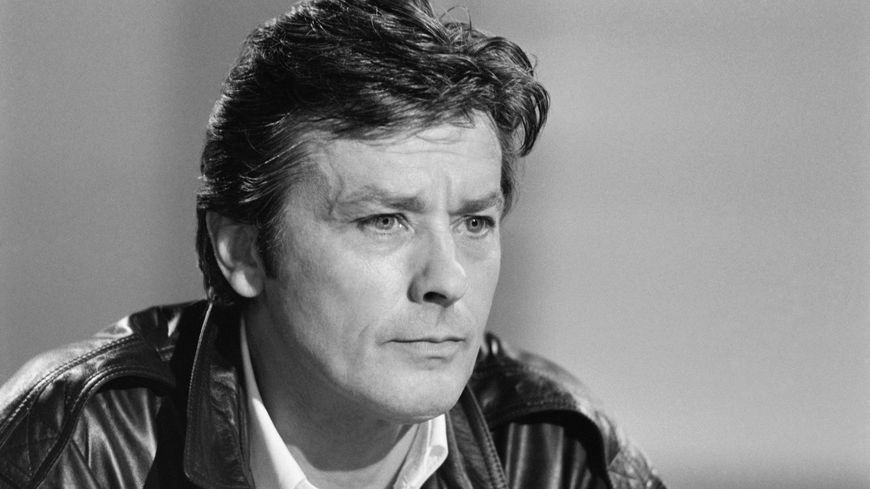 Alain Delon sur le plateau d'Antenne 2 le 16 mai 1984.