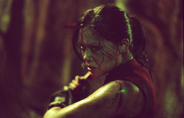 Natalie Jackson Mendoza interprète Juno dans "The Descent". Un air de famille avec Lara Croft ne trouvez-vous pas ?
