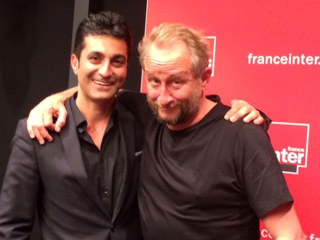 Benoît Poelvoorde dans le studio du Club estival en compagnie d'Emmanuel Khérad