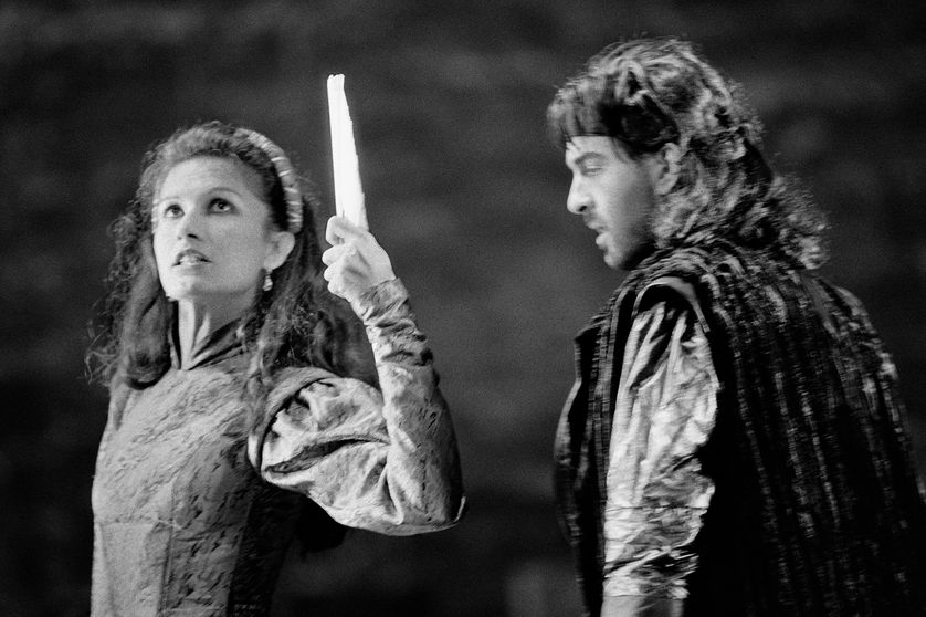 Ludmila Mikael et Robin Renucci durant une répétition de la pièce “Le Soulier de satin” de Claudel, mise en scène Antoine Vitez, 1987, Avignon .