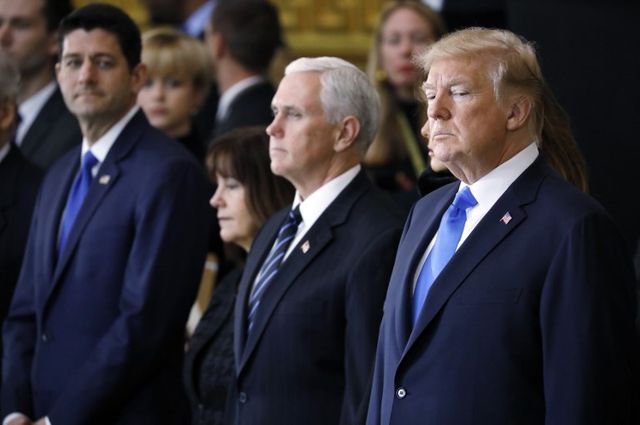Paul Ryan (à gauche), Mike Pence et Donald Trump