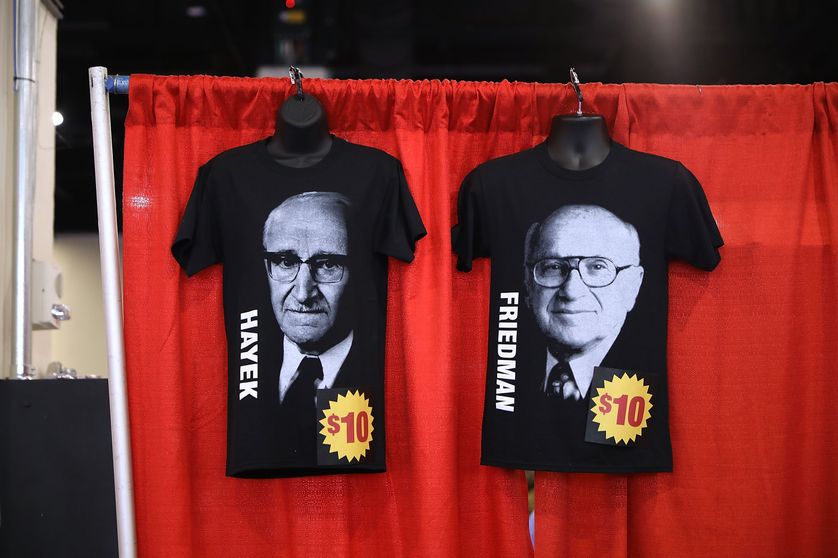 T-shirts de Milton Friedman et Friedrich Hayek en vente au Conservative Political Action Conference Hub