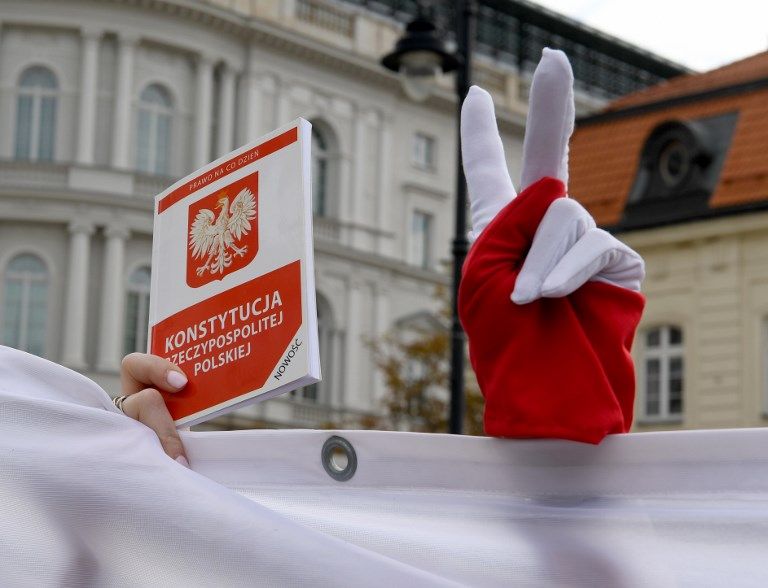Des manifestations ont eu lieu en Pologne pour soutenir le refus de la Présidente de la Cour Suprême de quitter ses fonctions.