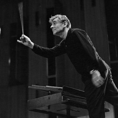 Leonard Bernstein lors d'une séance des Young People Concerts / CBS Photo Archive