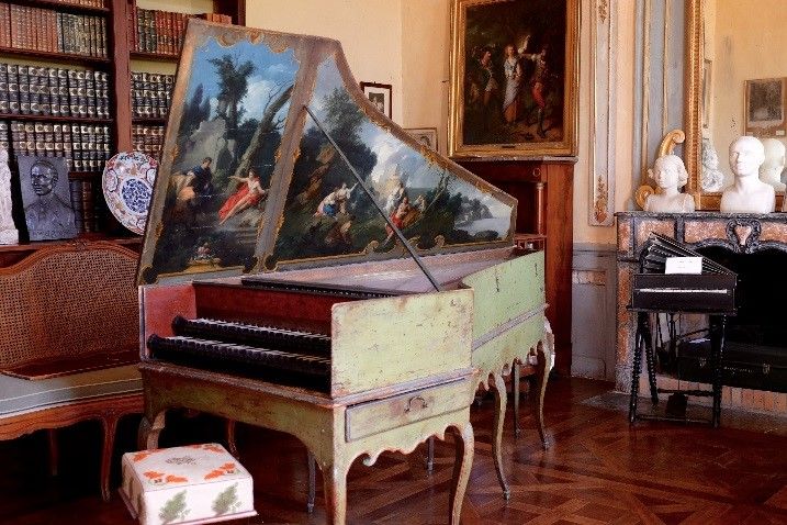 Clavecin du XVIIIe attribué au facteur Donzelague / Château d'Assas © Kim Jonker