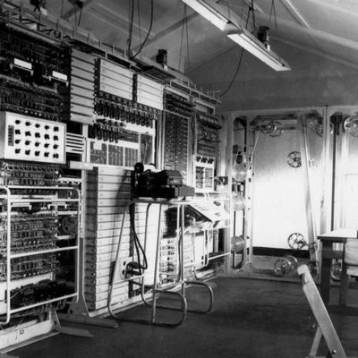 The Colossus mark II computer, Bletchley Park, 1943, l'une des versions du "cerveau artificiel" que Turing souhaitait créer