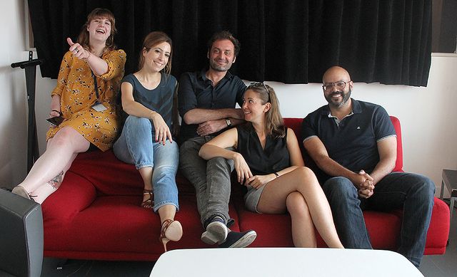 Avant, pas totalement détendus... Lucile Valeri, Léa Salamé, Augustin Trapenard, Charline Vanhoenacker et Frédérick Sigrist