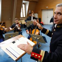 Une formation réduite de l'orchestre de la Garde Républicaine répète les morceaux