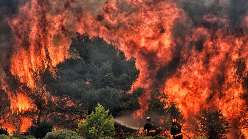 Incendie à Kineta, près d'Athènes, le 24 juillet 2018. La Grèce n'avait pas connu autant de victimes (80 morts, au moins 187 blessés) depuis 2007