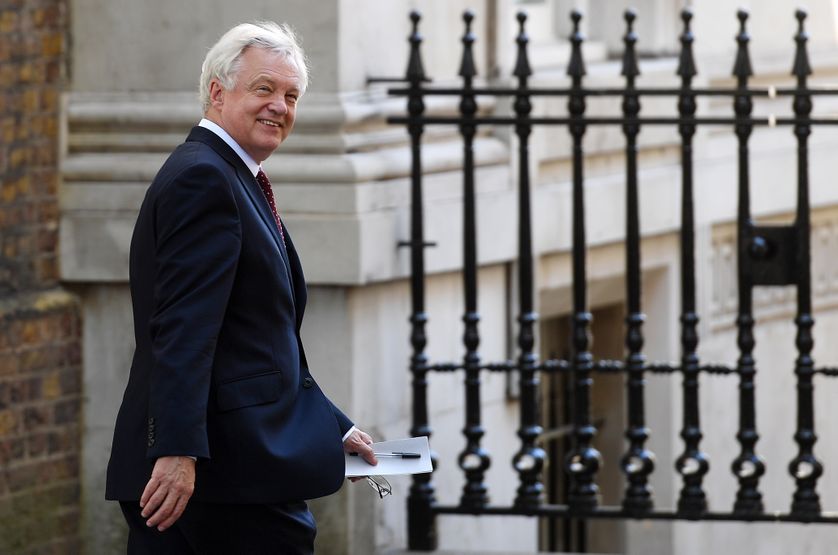 Daavid Davis à la sortie du 10 Downing Street