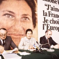 Simone Veil et Jean-François Deniau lors de sa conférence de presse à Paris, France en 1979.