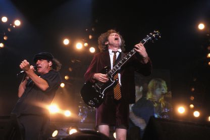 Angus Young d'ACDC en concert en 1996 Angus Young d'ACDC en concert en 1996
