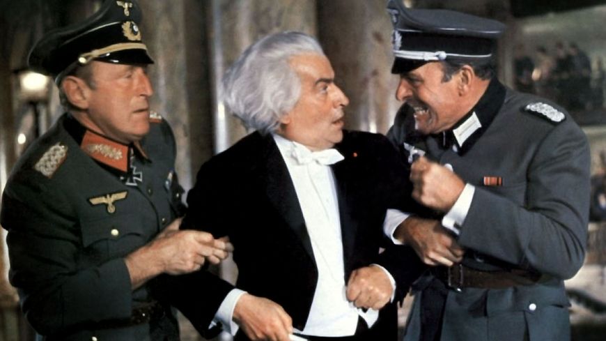 Bourvil, Louis de Funès et Terry-Thomas dans "La Grande Vadrouille" de Gérard Oury (1966).