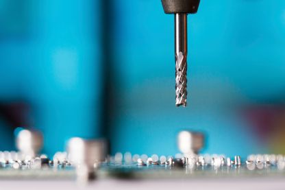 Les techniciens d’usinage, plus connus sous le nom de tourneurs-fraiseurs, façonnent des pièces métalliques complexes. A l'heure du numérique et des machines de haute précision, leur expertise est aujourd'hui très prisée par l'industrie. Les techniciens d’usinage, plus connus sous le nom de tourneurs-fraiseurs, façonnent des pièces métalliques complexes. A l'heure du numérique et des machines de haute précision, leur expertise est aujourd'hui très prisée par l'industrie.