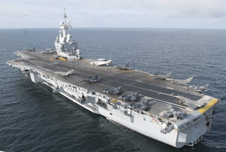 Le porte-avions nucléaire Charles de Gaulle croise au large des côtes varoises, le 07 avril 2005, à l'occasion de l'exercice "Trident d'Or 05".