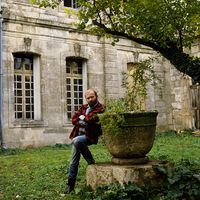 Le claveciniste américain Scott Ross dans le jardin du château d'Assas situé en périphérie de Montpellier