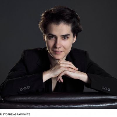 Marzena Diakun, chef assistant de l'Orchestre philharmonique de Radio France.Photos en couleur.