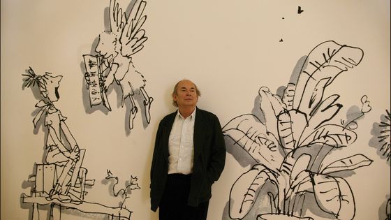 Quentin Blake en 2005 à Paris ©Getty - Raphael GAILLARDE/Gamma-Rapho