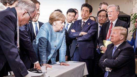 Le 9 juin 2018, à Charlevoix (Canada), le président américain Donald Trump fait face à ses homologues à l'occasion du G7 ©AFP - JESCO DENZEL