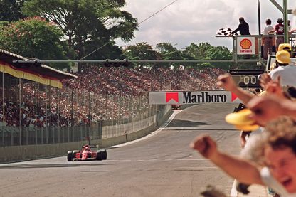 La victoire d'Alain Prost le 24 juin 1990 au Grand Prix du Mexique. C'est de cette victoire en particulier que se souvient le quadruple champion du monde de F1 La victoire d'Alain Prost le 24 juin 1990 au Grand Prix du Mexique. C'est de cette victoire en particulier que se souvient le quadruple champion du monde de F1