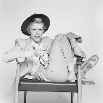 Chanteur britannique, acteur et musicien David Bowie, 1974. (Photo par Terry O'Neill / Iconic Images / Getty Images)
